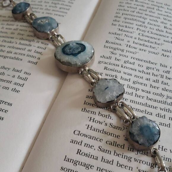 Sliced Blue Agate Geodes Bracelet - Picture 1 of 8
